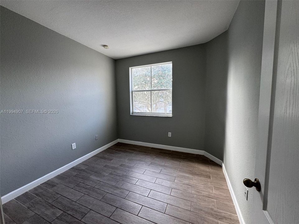 Active With Contract: $188,000 (2 beds, 2 baths, 930 Square Feet)