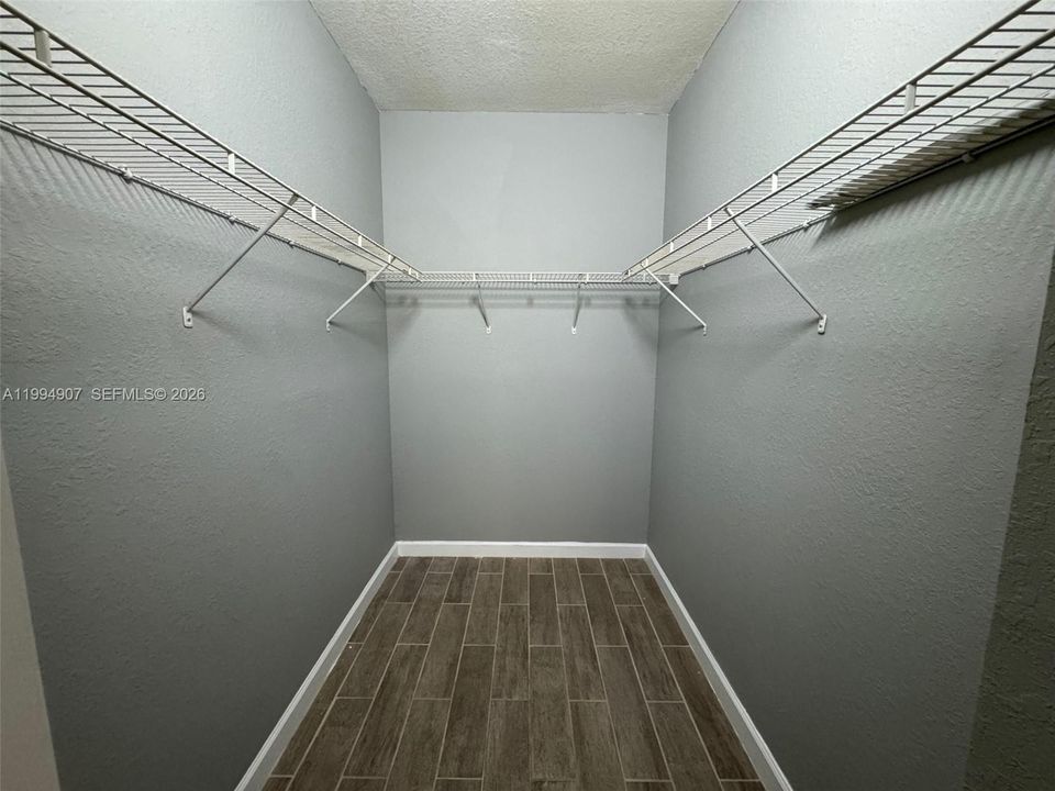 Active With Contract: $188,000 (2 beds, 2 baths, 930 Square Feet)