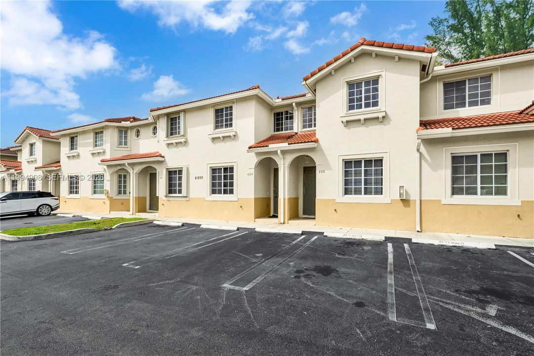 En Venta: $349,000 (3 camas, 2 baños, 1419 Pies cuadrados)