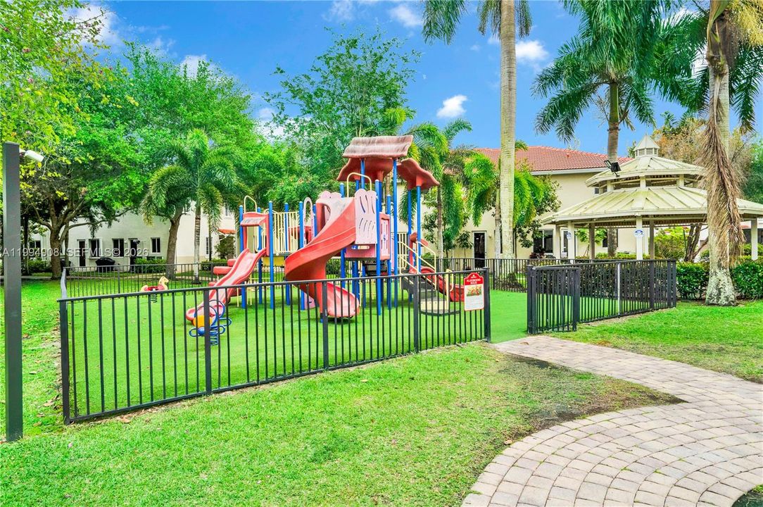 En Venta: $349,000 (3 camas, 2 baños, 1419 Pies cuadrados)