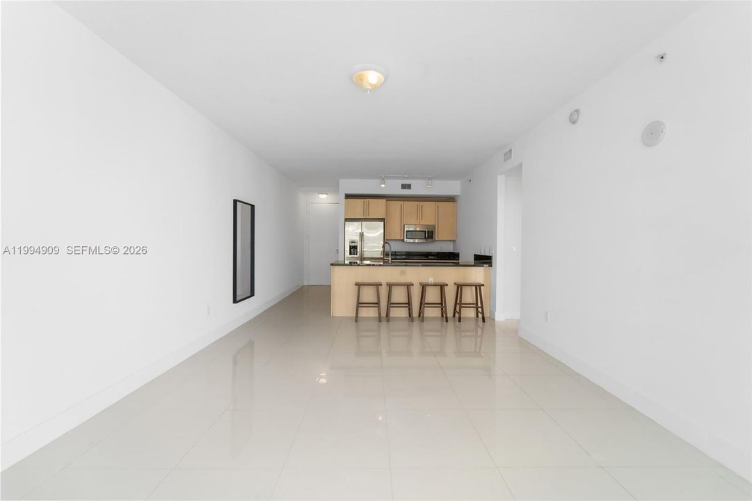 For Rent: $3,000 (1 beds, 1 baths, 707 Square Feet)