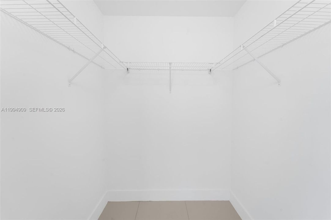 For Rent: $3,000 (1 beds, 1 baths, 707 Square Feet)