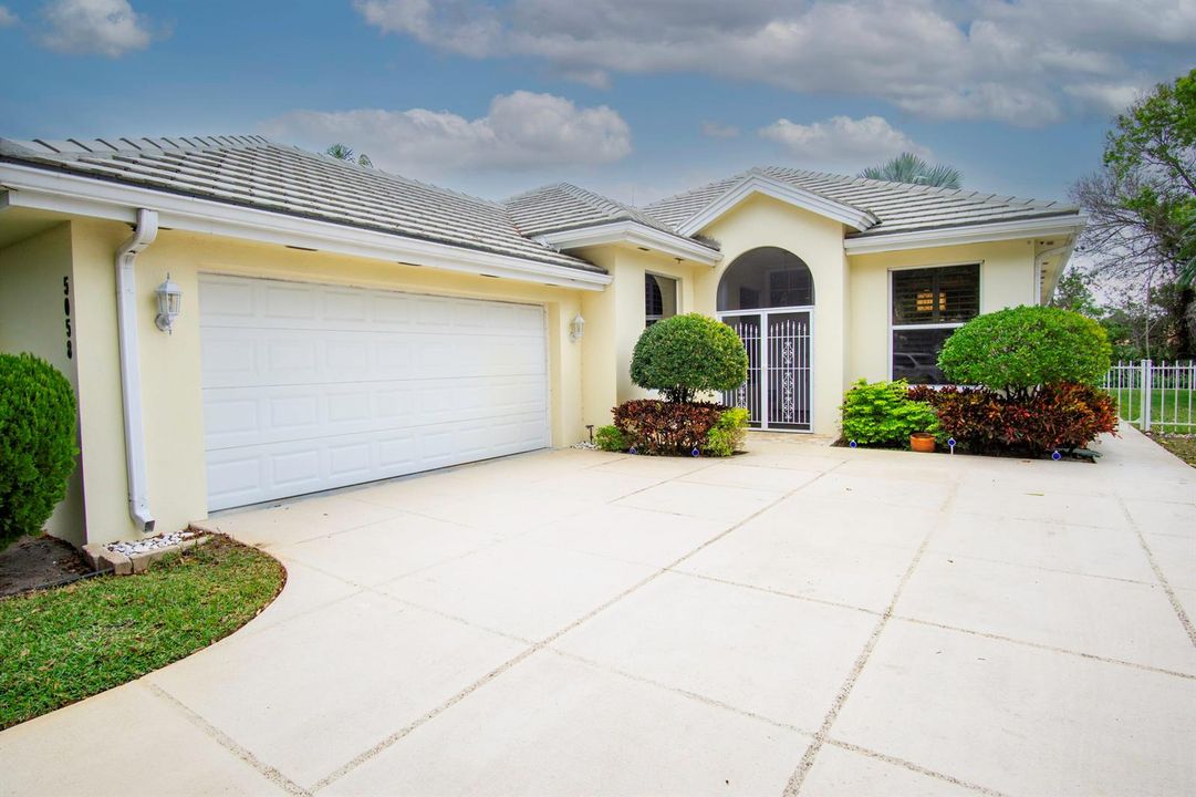 1c. Garage and Entryway