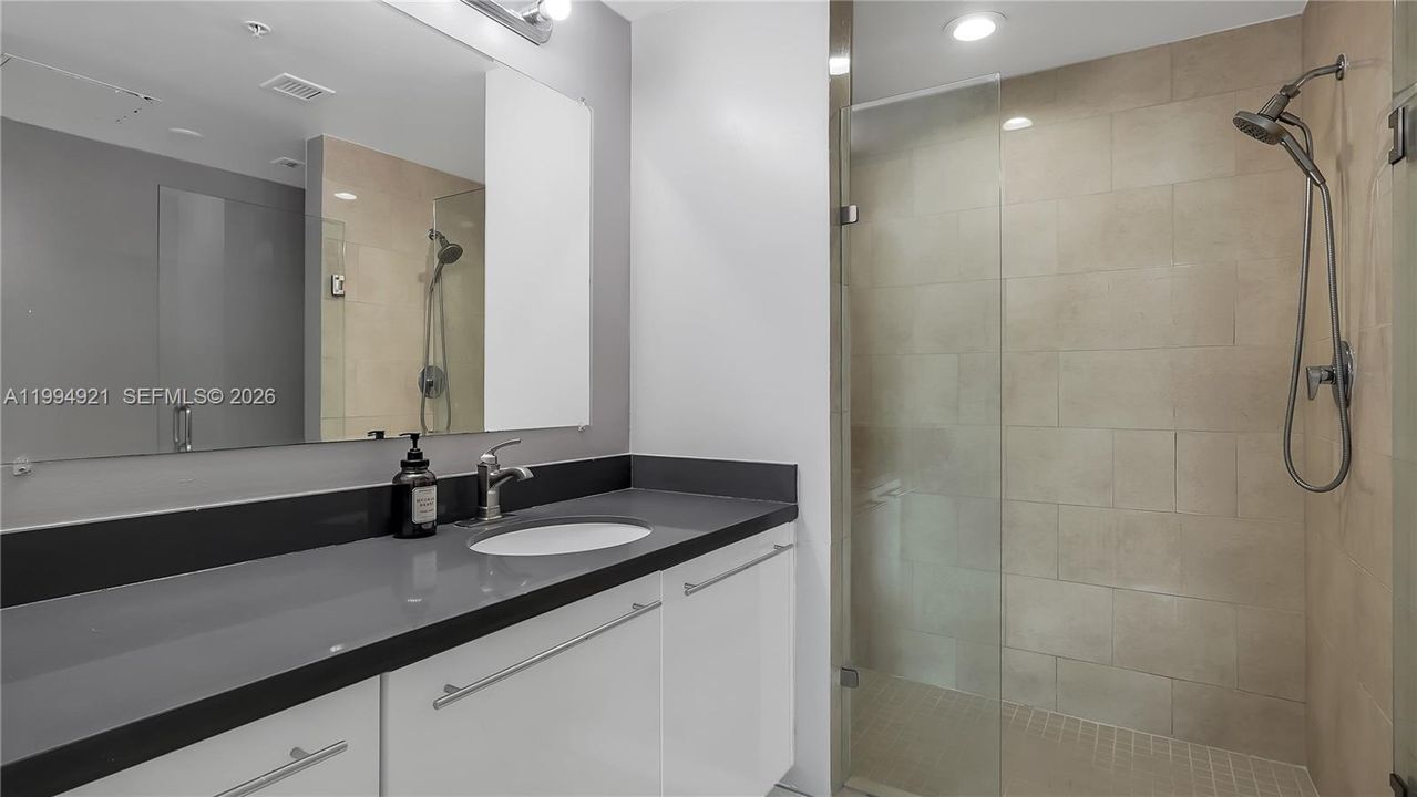 En Venta: $438,000 (1 camas, 1 baños, 846 Pies cuadrados)