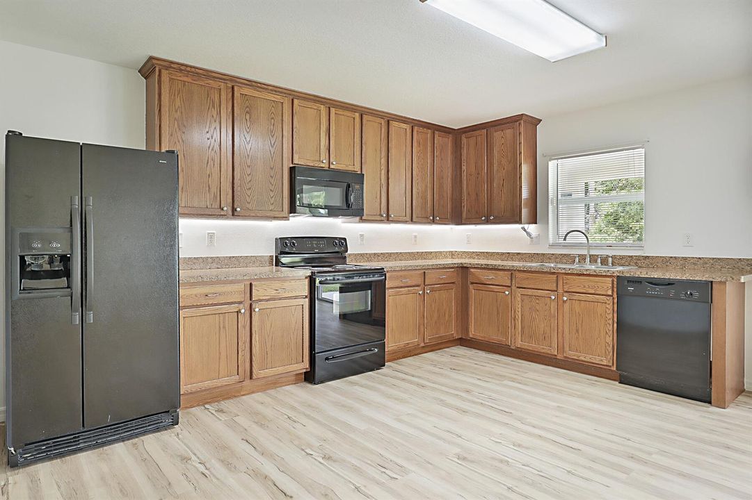 617 SE Kerrigan Terrace-18