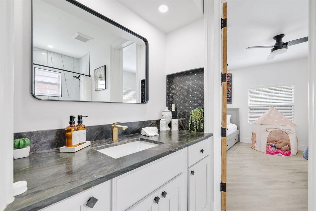 706 Sunset Road - 57.jpg-SMALL
