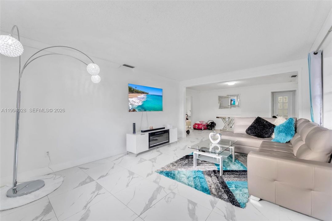 En Venta: $1,075,000 (0 camas, 0 baños, 2480 Pies cuadrados)