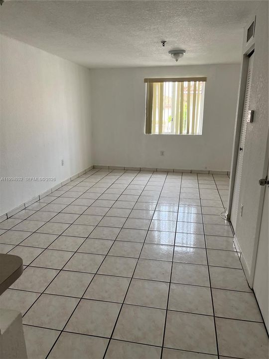 В аренду: $2,300 (2 спален, 1 ванн, 868 Квадратных фут)