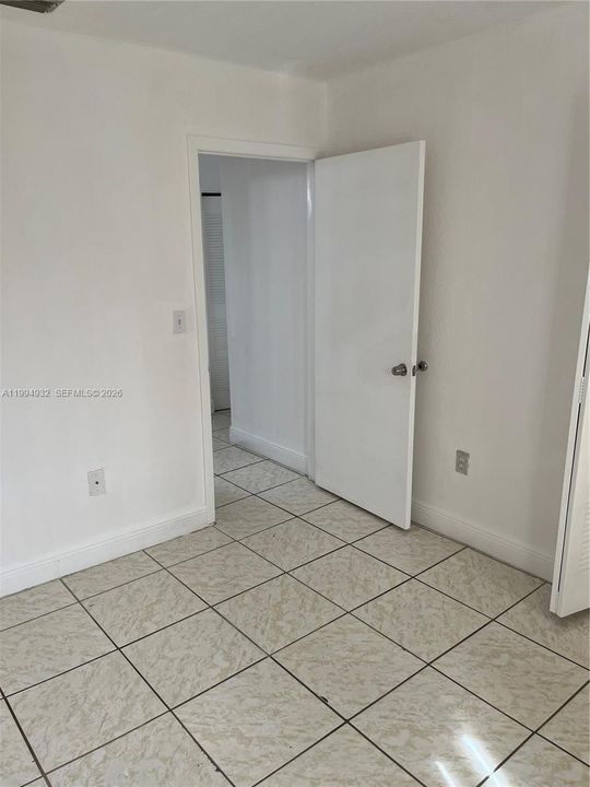 В аренду: $2,300 (2 спален, 1 ванн, 868 Квадратных фут)