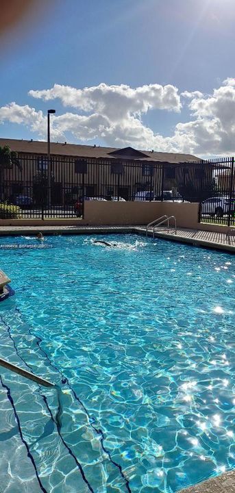 出租: $2,300 (2 贝兹, 1 浴室, 1076 平方英尺)