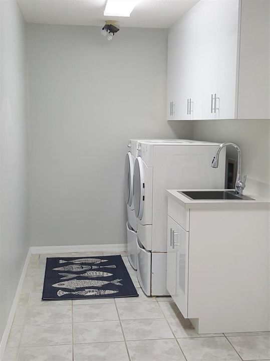 LAUNDRY WITH SINK
