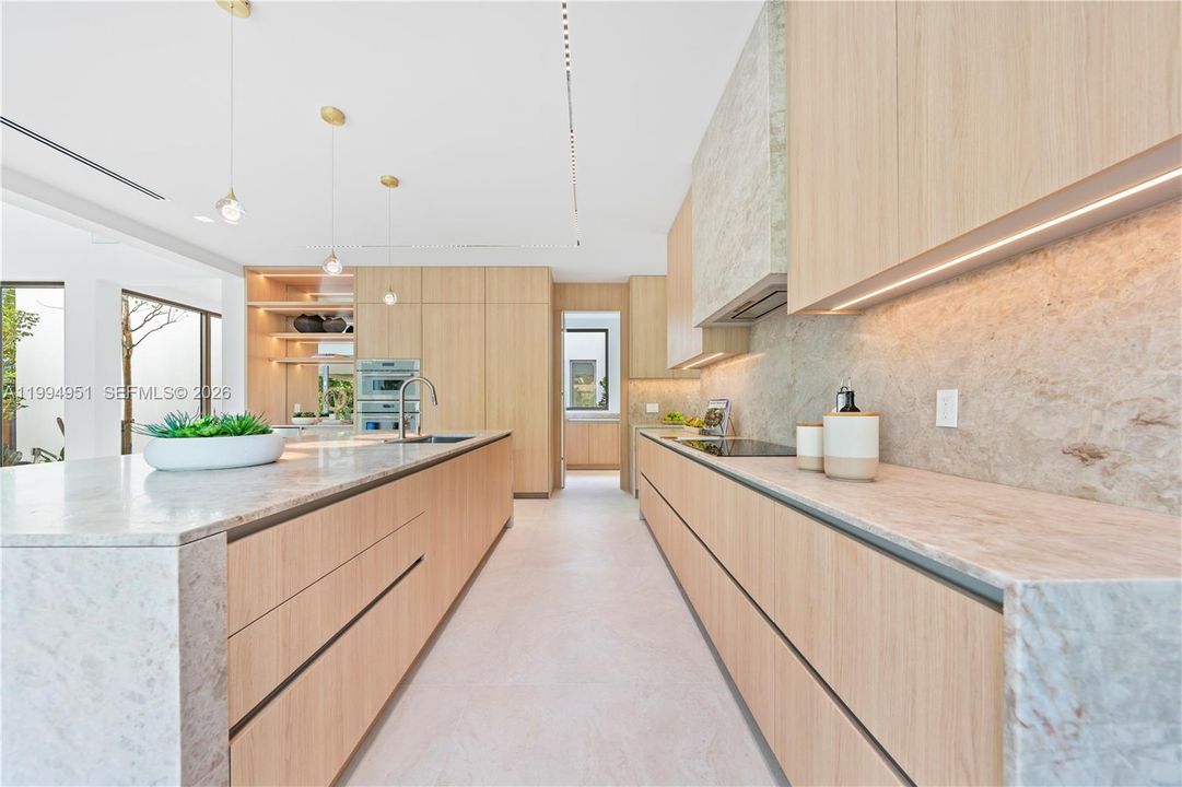 На продажу: $3,300,000 (4 спален, 4 ванн, 4328 Квадратных фут)