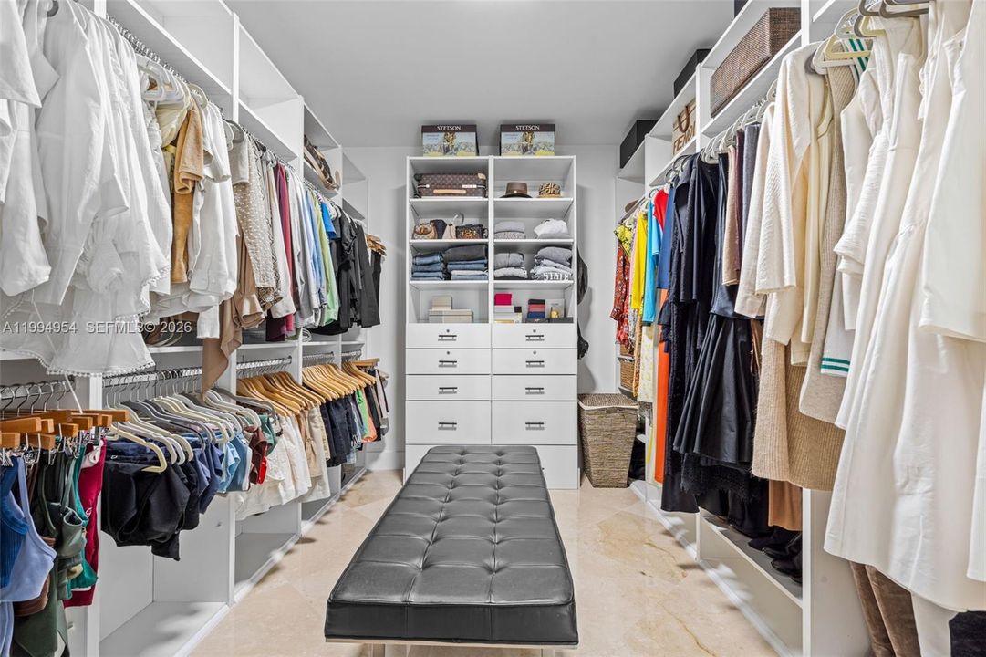 В аренду: $22,500 (4 спален, 5 ванн, 4030 Квадратных фут)