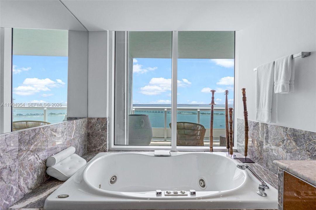 В аренду: $22,500 (4 спален, 5 ванн, 4030 Квадратных фут)