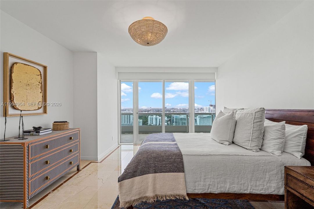 В аренду: $22,500 (4 спален, 5 ванн, 4030 Квадратных фут)