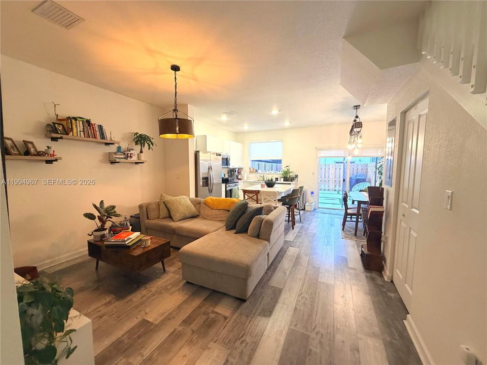 Active With Contract: $2,950 (3 beds, 3 baths, 1328 Square Feet)