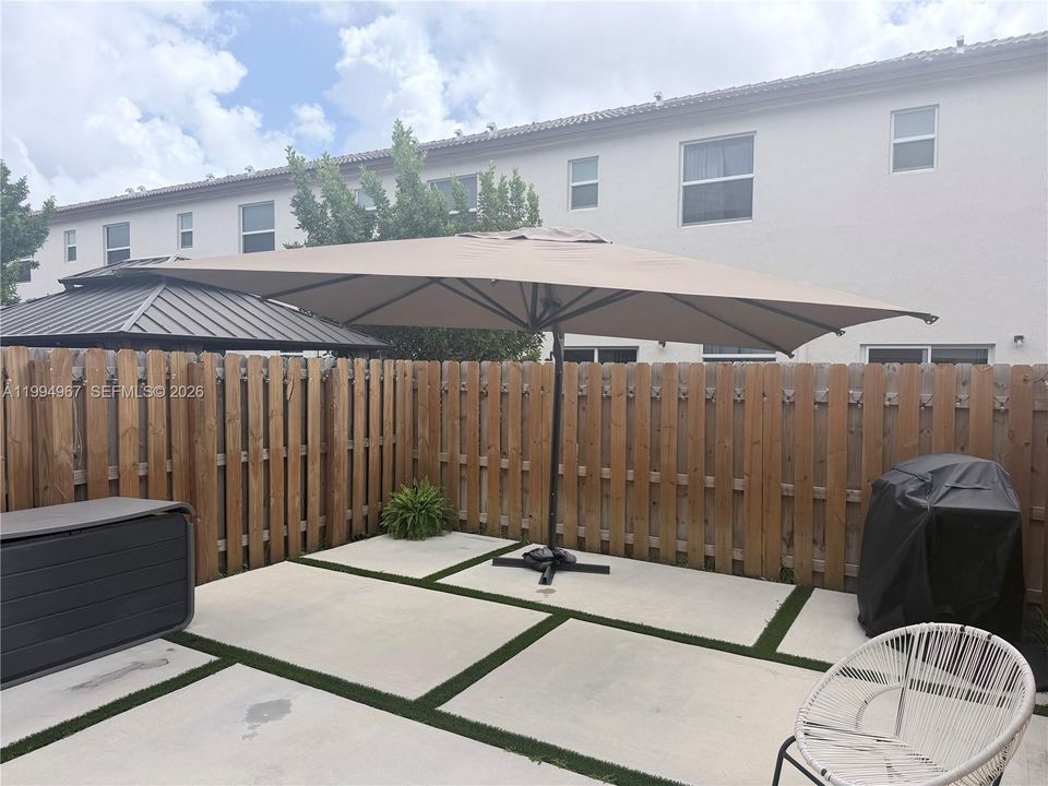 Active With Contract: $2,950 (3 beds, 3 baths, 1328 Square Feet)