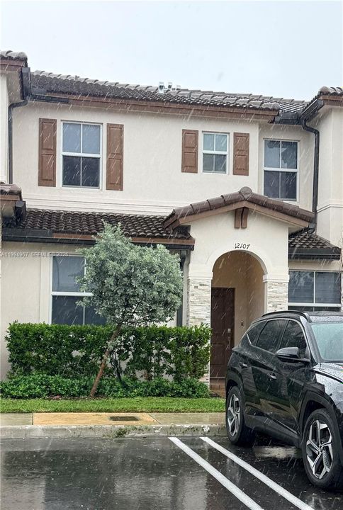 Active With Contract: $2,950 (3 beds, 3 baths, 1328 Square Feet)