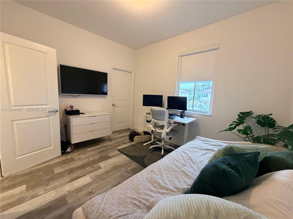Active With Contract: $2,950 (3 beds, 3 baths, 1328 Square Feet)