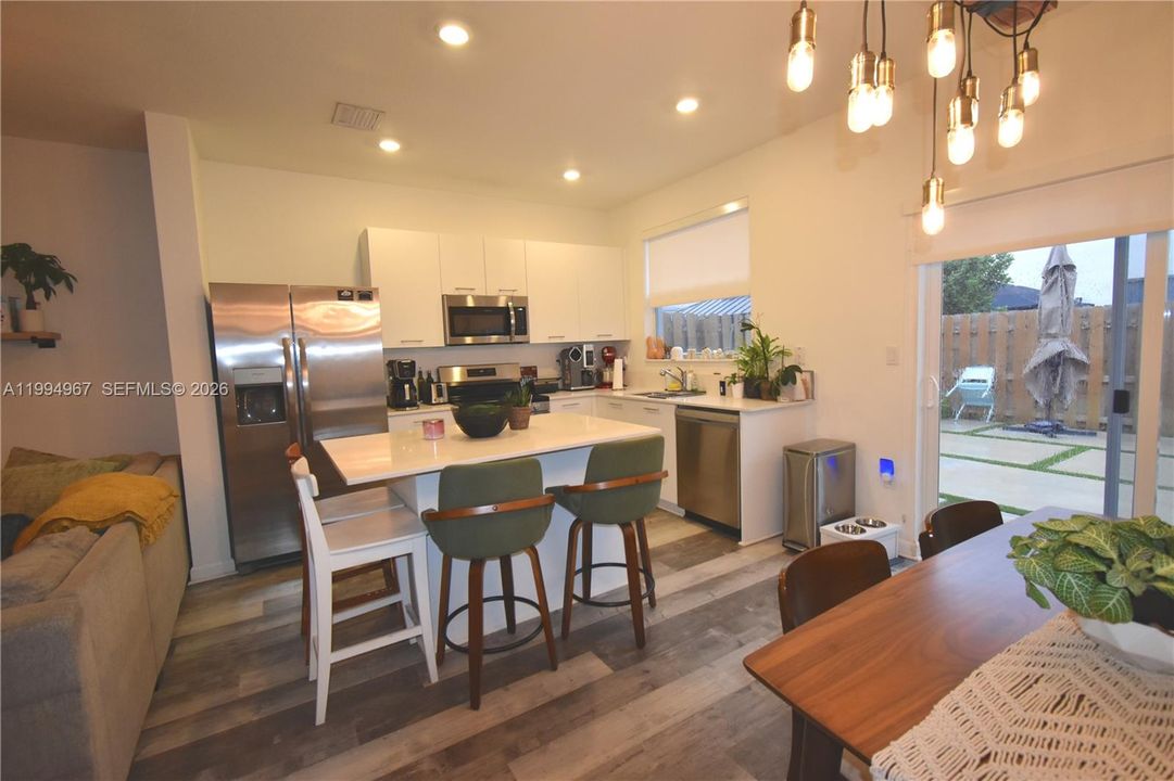 Active With Contract: $2,950 (3 beds, 3 baths, 1328 Square Feet)