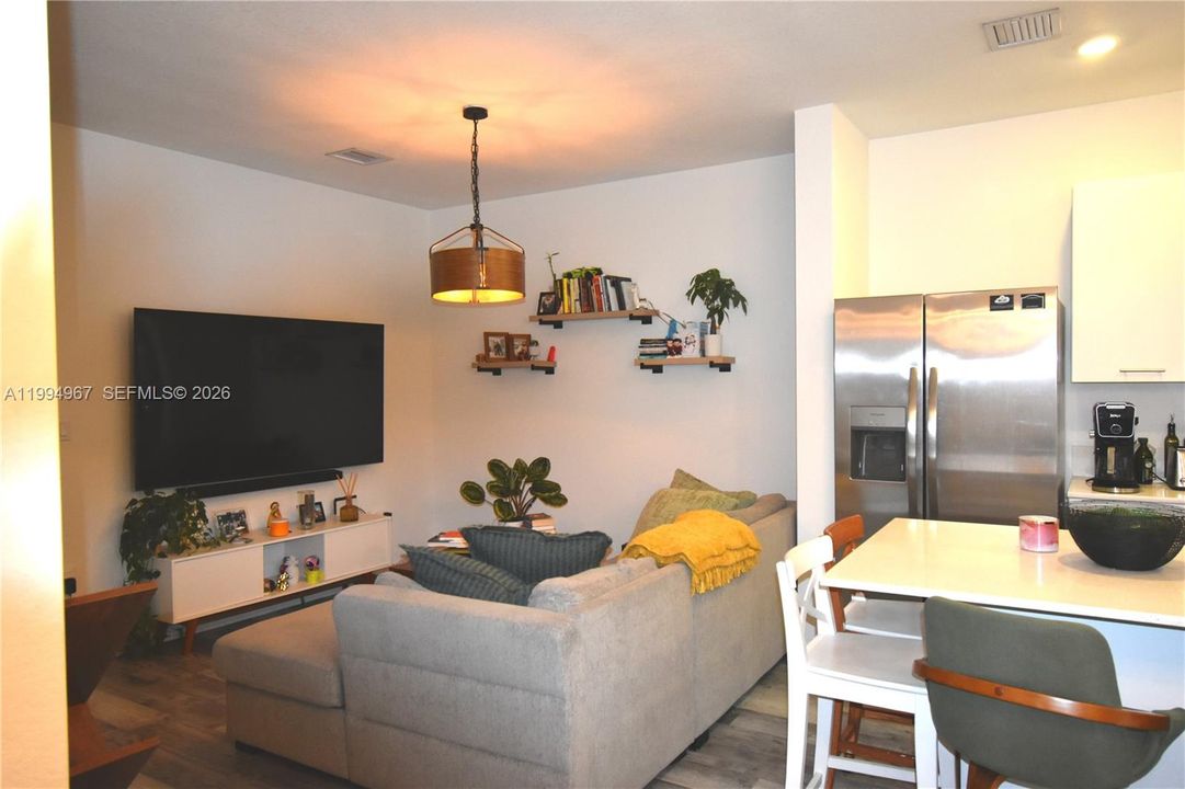 Active With Contract: $2,950 (3 beds, 3 baths, 1328 Square Feet)