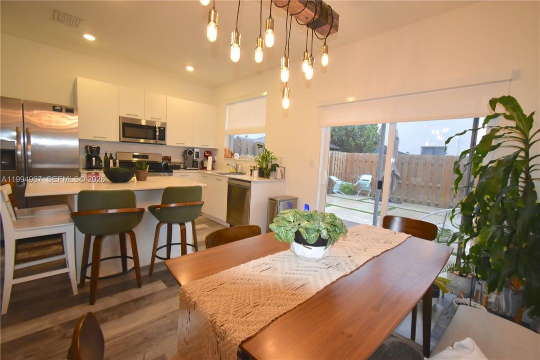 Active With Contract: $2,950 (3 beds, 3 baths, 1328 Square Feet)