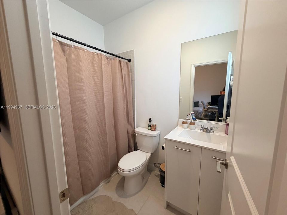 Active With Contract: $2,950 (3 beds, 3 baths, 1328 Square Feet)