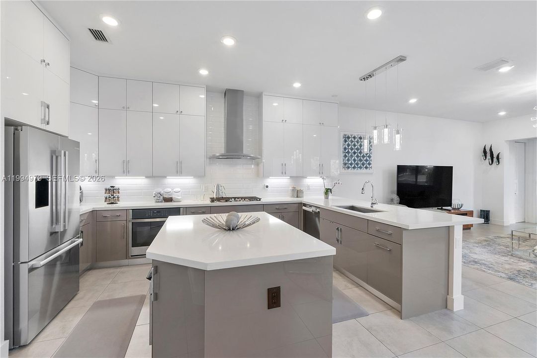 En Venta: $1,755,000 (6 camas, 6 baños, 4622 Pies cuadrados)
