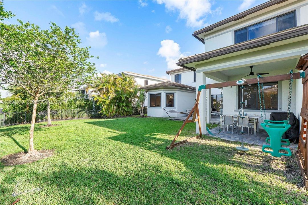 En Venta: $1,755,000 (6 camas, 6 baños, 4622 Pies cuadrados)