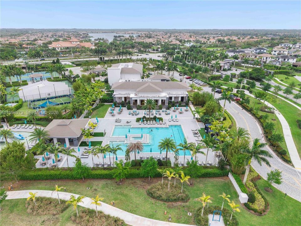En Venta: $1,755,000 (6 camas, 6 baños, 4622 Pies cuadrados)