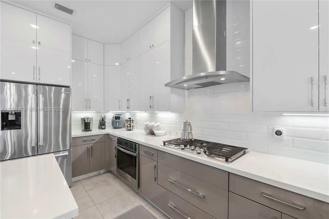 En Venta: $1,755,000 (6 camas, 6 baños, 4622 Pies cuadrados)