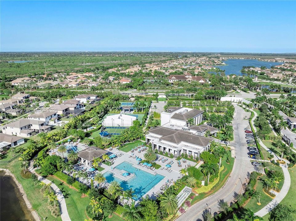 En Venta: $1,755,000 (6 camas, 6 baños, 4622 Pies cuadrados)