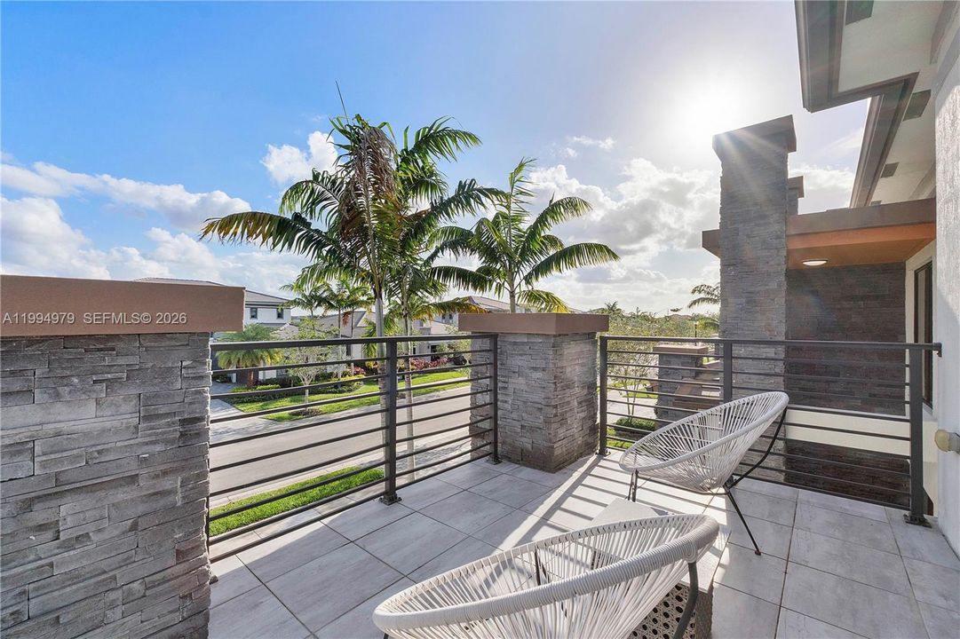 En Venta: $1,755,000 (6 camas, 6 baños, 4622 Pies cuadrados)