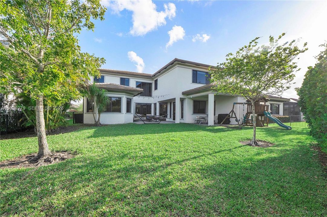 En Venta: $1,755,000 (6 camas, 6 baños, 4622 Pies cuadrados)