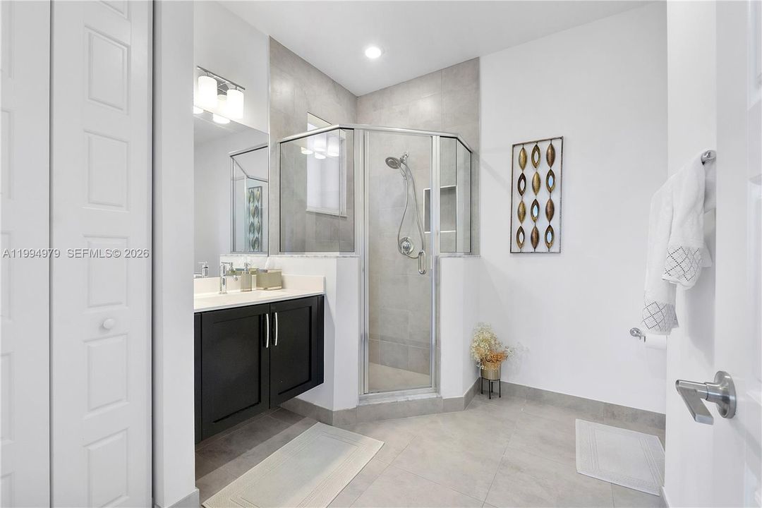 En Venta: $1,755,000 (6 camas, 6 baños, 4622 Pies cuadrados)