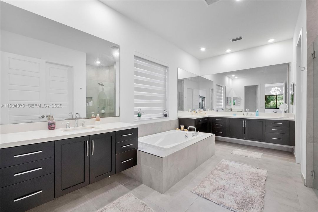 En Venta: $1,755,000 (6 camas, 6 baños, 4622 Pies cuadrados)