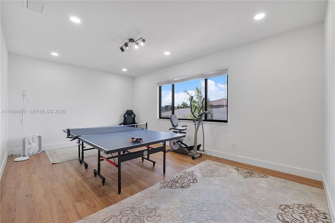 En Venta: $1,755,000 (6 camas, 6 baños, 4622 Pies cuadrados)