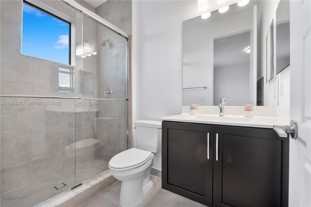 En Venta: $1,755,000 (6 camas, 6 baños, 4622 Pies cuadrados)