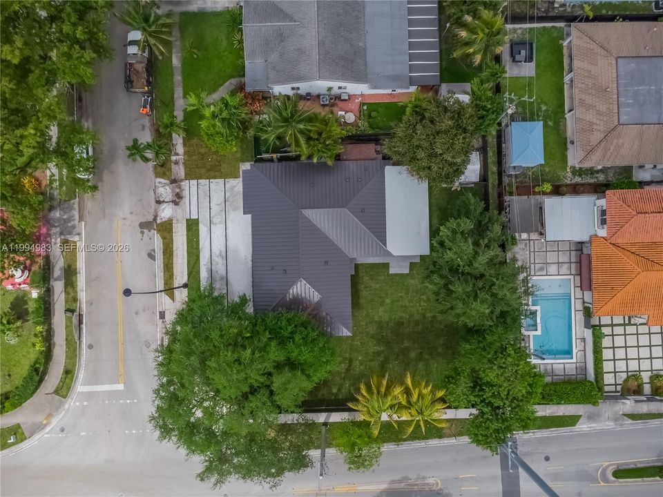 На продажу: $1,385,000 (4 спален, 2 ванн, 2035 Квадратных фут)