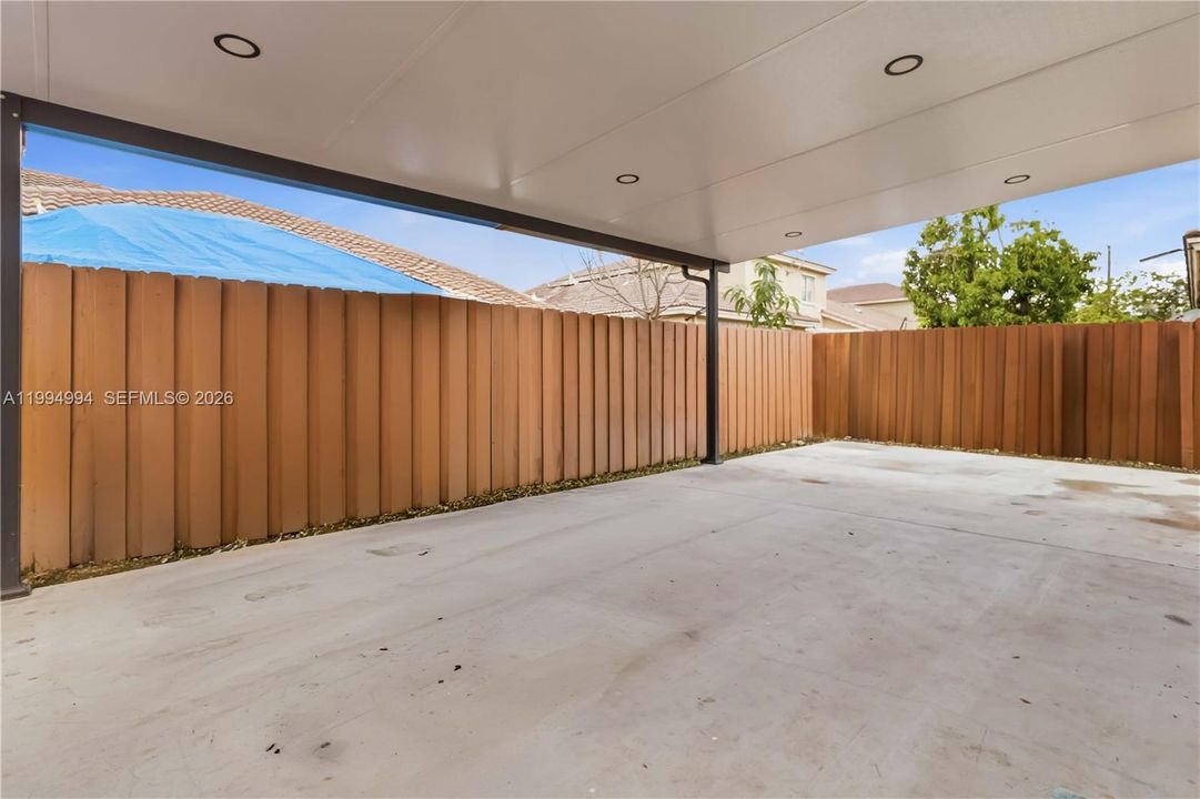 Active With Contract: $340,000 (3 beds, 2 baths, 1189 Square Feet)