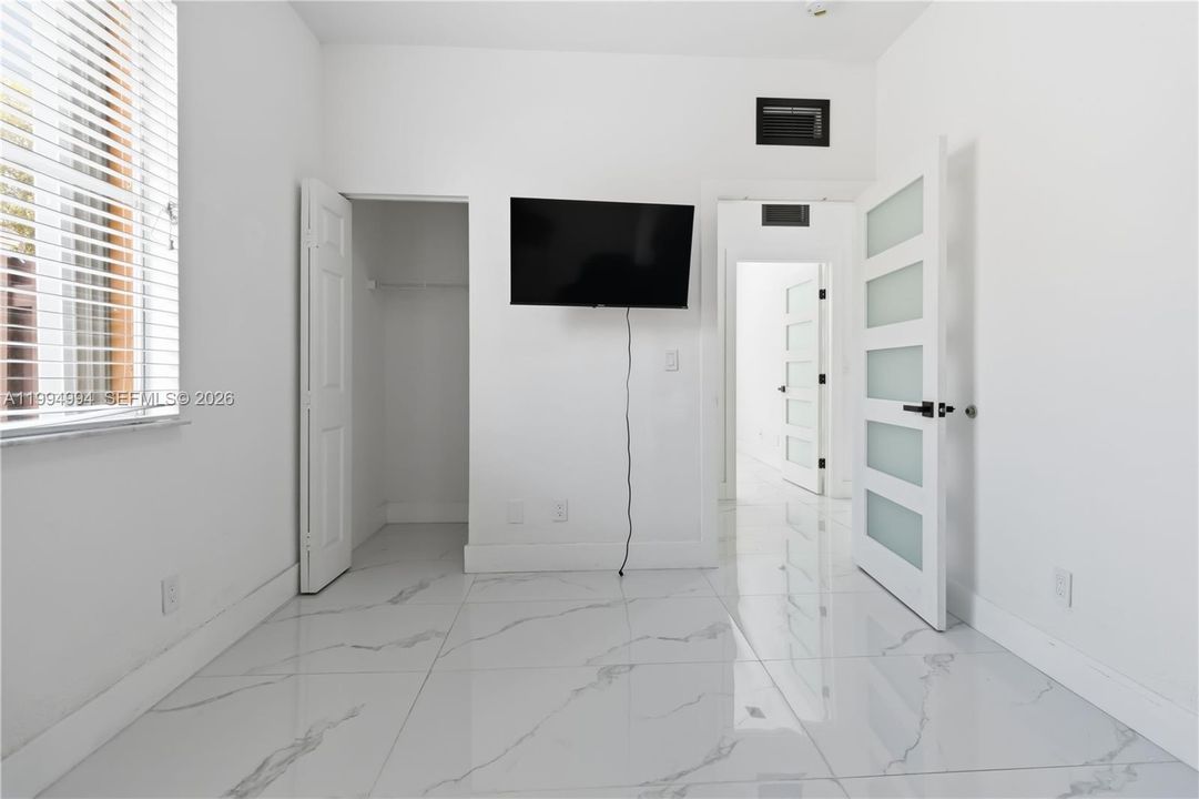 Active With Contract: $340,000 (3 beds, 2 baths, 1189 Square Feet)