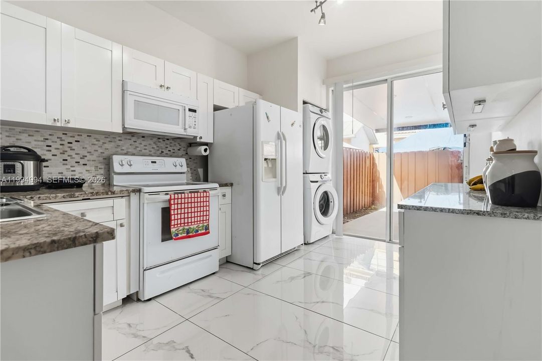 Active With Contract: $340,000 (3 beds, 2 baths, 1189 Square Feet)