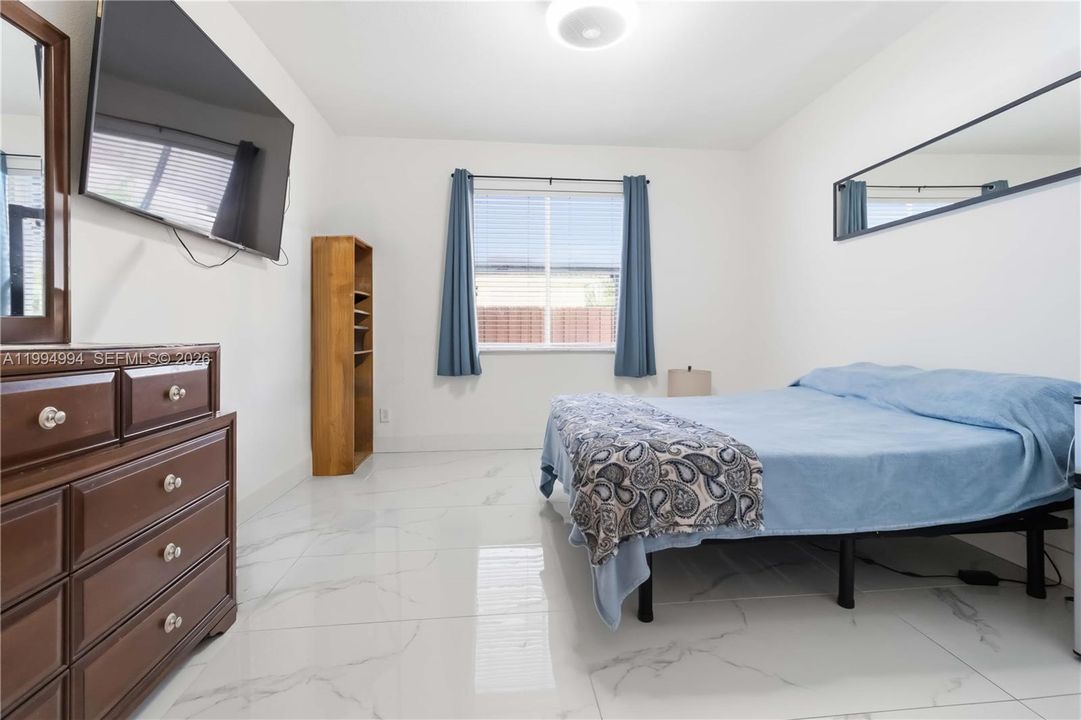 Active With Contract: $340,000 (3 beds, 2 baths, 1189 Square Feet)