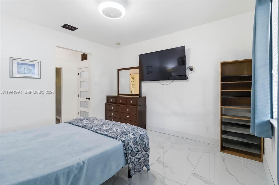 Active With Contract: $340,000 (3 beds, 2 baths, 1189 Square Feet)