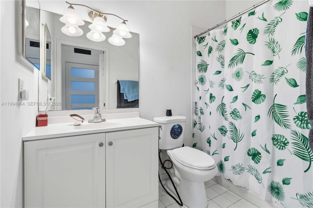 Active With Contract: $340,000 (3 beds, 2 baths, 1189 Square Feet)