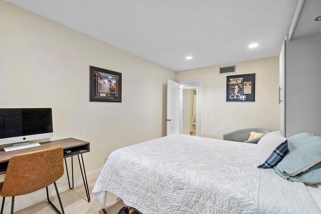 250 S Ocean Blvd U274_011