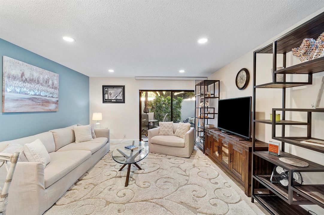 250 S Ocean Blvd U274_016