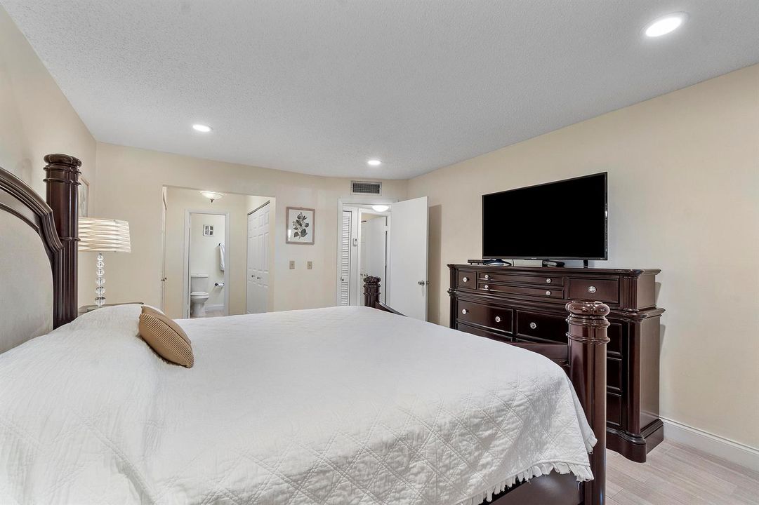 250 S Ocean Blvd U274_008