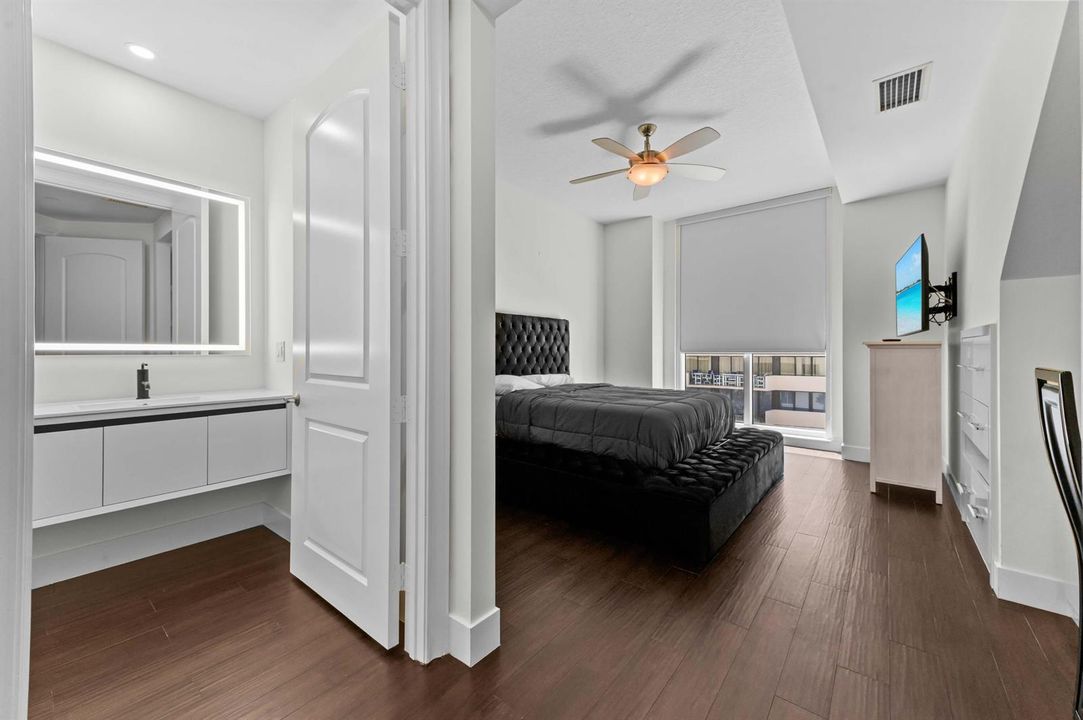 07 Bedroom 01