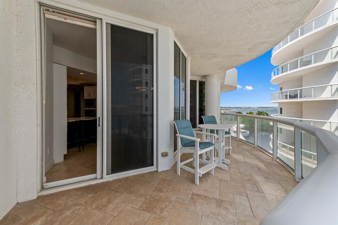 38 Balcony 01
